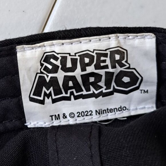 Super Mario Black Snapback Hat Colorful Brim Mario Luigi Graphics Nintendo 2022 - Picture 2 of 8